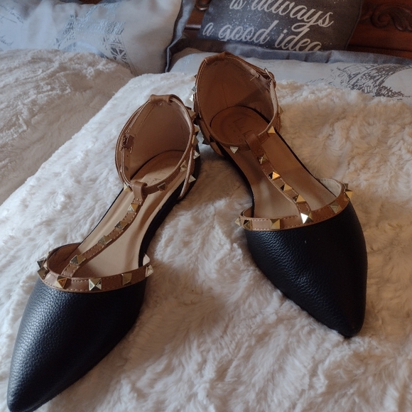 Shoes - Picture 3 of 10